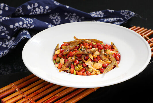 花生小魚(yú)