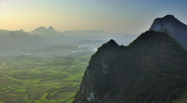 鄉(xiāng)村晨景