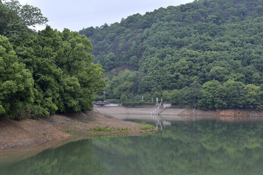 山林與湖泊