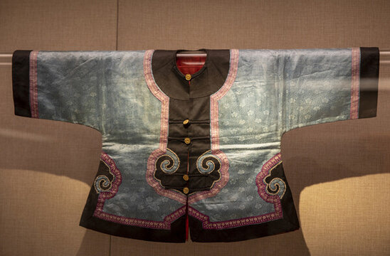 淡藍(lán)梅花萬字紋暗花緞馬褂