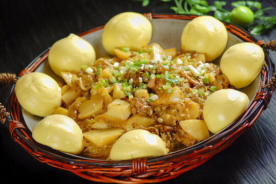 農(nóng)家酸菜土豆?fàn)Z排骨