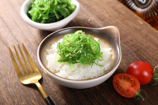 海藻配米飯