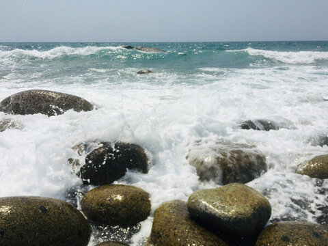 鵝卵石海灘海浪海南