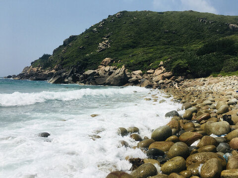 鵝卵石海灘海浪海南