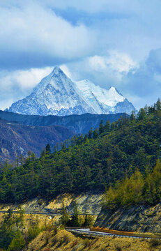 高原雪山風光