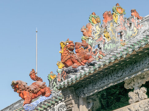 嶺南古建筑獨角獅陶塑瓦脊