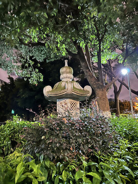 石頭塔雕塑