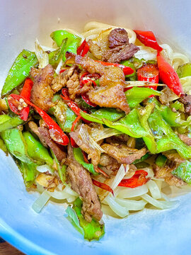 蹺腳牛肉面