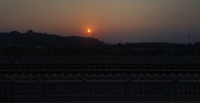 夕陽(yáng)鐵路