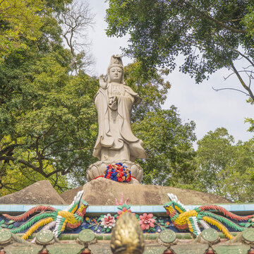 日光巖寺懸崖上的觀世音雕像