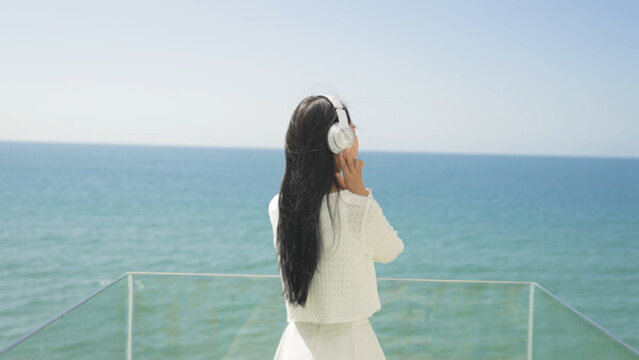 美女海邊背景
