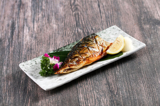 鹽燒青花魚