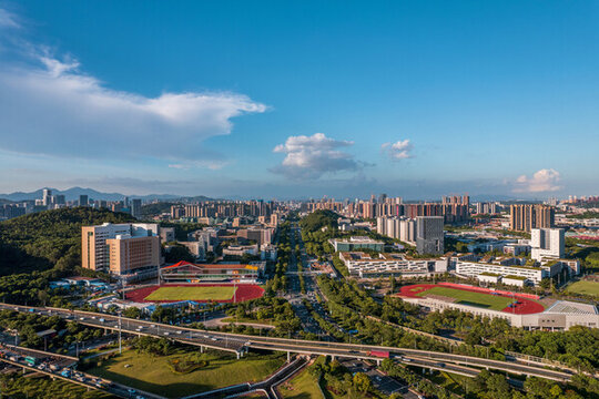 深圳龍崗風(fēng)光交通建筑高校