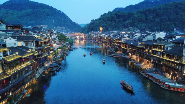 鳳凰古城的夜景