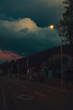 夜色下沿海城鎮(zhèn)