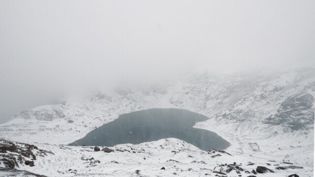 英國(guó)雪墩山國(guó)家公園心形湖泊