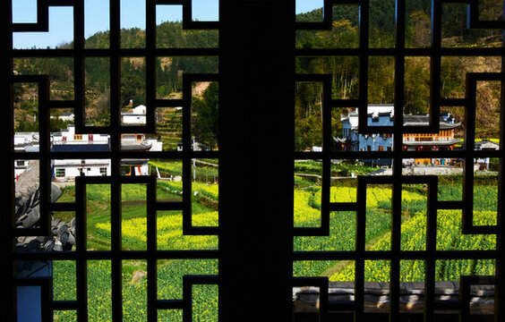 古窗口外的風(fēng)景