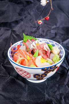 什錦海鮮魚(yú)生飯定食
