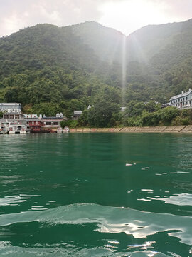 綠水湖面