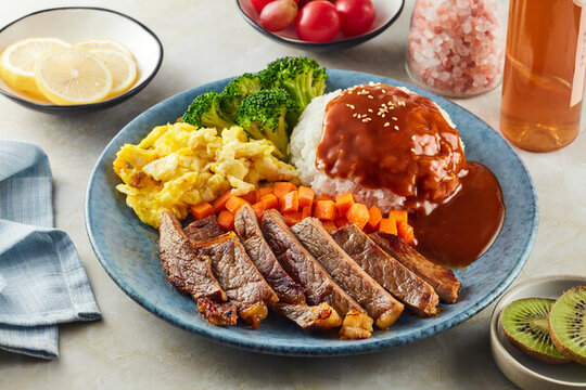 黑椒牛排飯