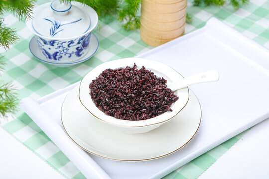 營養(yǎng)健康的黑米飯