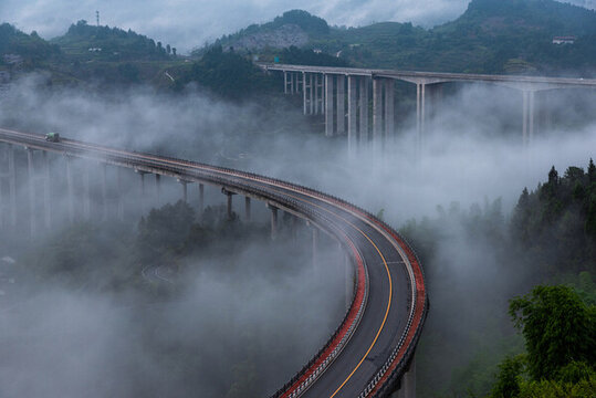 重慶周家山大橋云海日出
