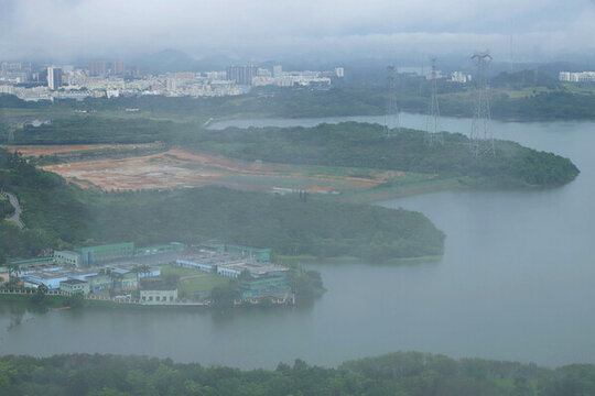 石巖湖雨后風光