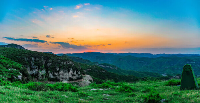 露營夕陽下