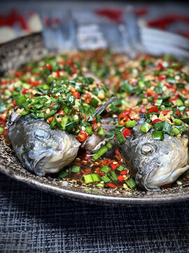 涼拌鯽魚