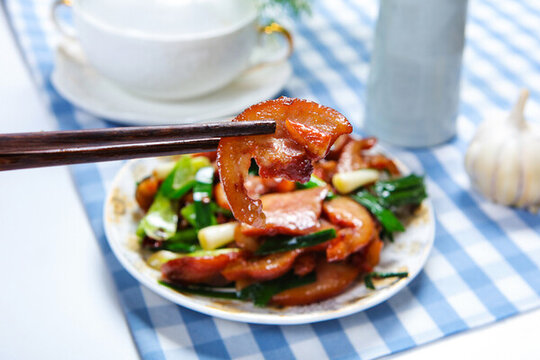 蒜苗炒豬頭肉