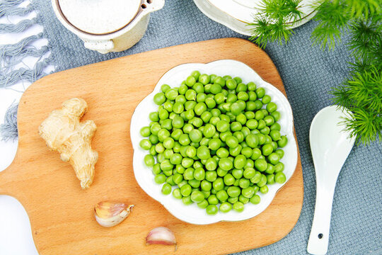 新鮮的豌豆粒