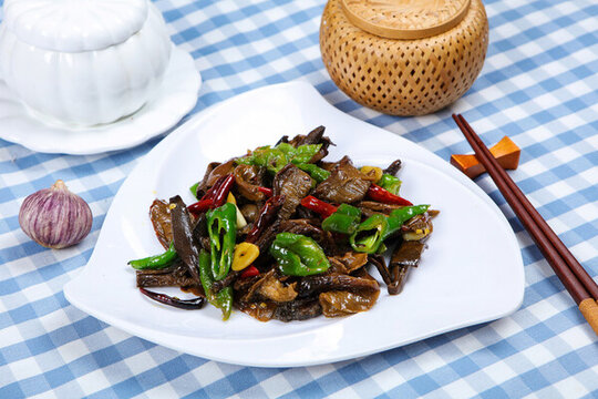 小炒牛肝菌