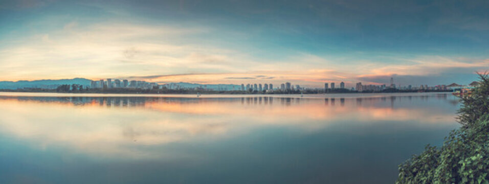 湖泊日落晚霞自然風(fēng)景