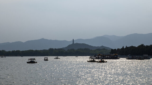 頤和園昆明湖玉峰塔