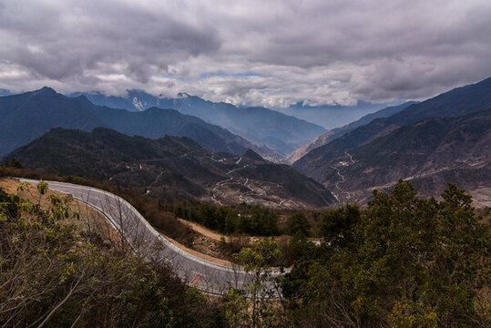 山間道路