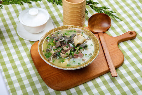 滋補(bǔ)的羊雜湯