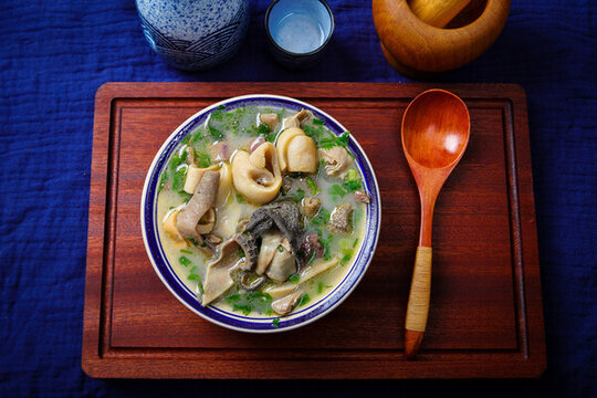 滋補(bǔ)的羊雜湯