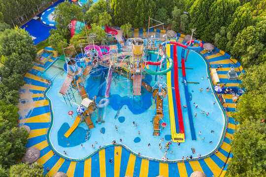 夏日水上樂園游樂項目戲水公園