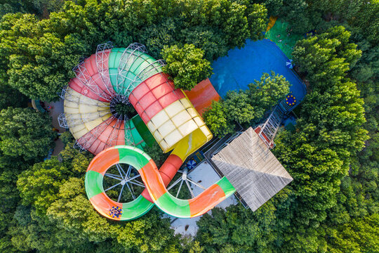夏日水上樂園游樂項目戲水公園