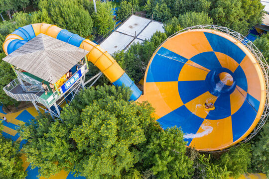 夏日水上樂園游樂項目戲水公園