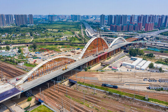 鄭州新建彩虹橋合龍跨鐵路橋梁