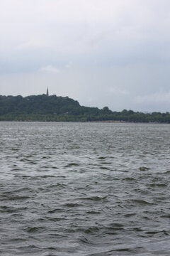 西湖湖面浪花