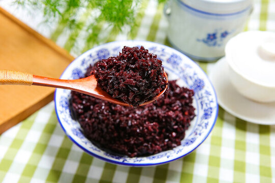 營養(yǎng)美味的紫米粥