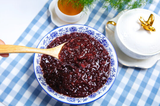 營(yíng)養(yǎng)美味的紫米粥