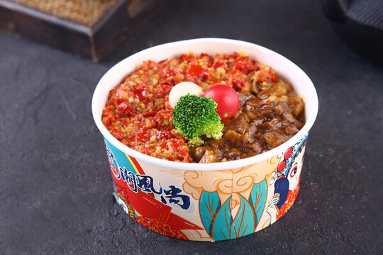 牛肉剁椒拌飯