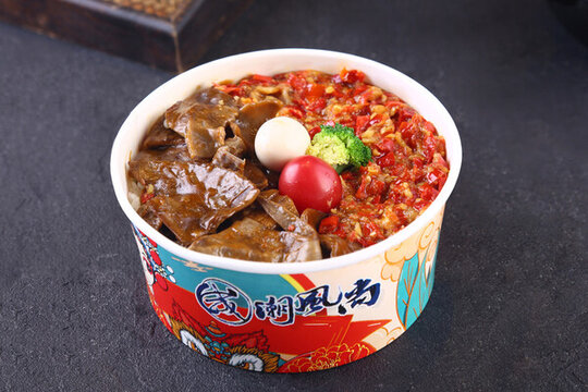 牛肉剁椒拌飯