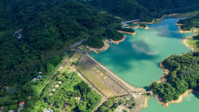 山間水庫森林青山綠水