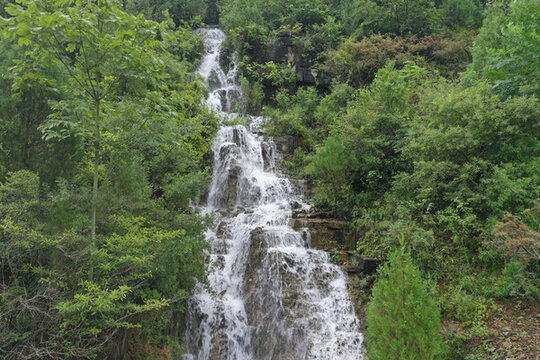 山東棗莊山亭區(qū)葫蘆套景區(qū)瀑布
