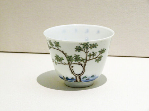 五彩十二月花卉圖題詩(shī)句杯