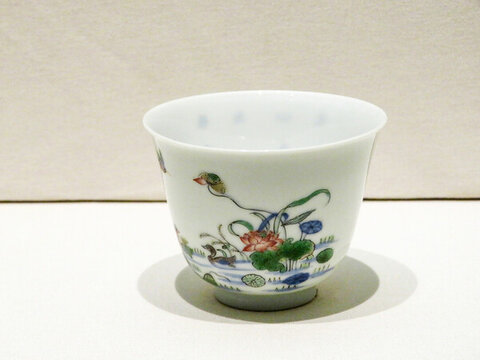 五彩十二月花卉圖題詩(shī)句杯